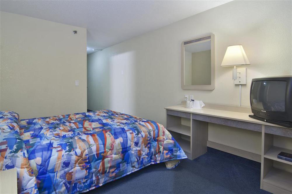 Motel 6 Minneapolis Airport - Mall Of America Room photo
