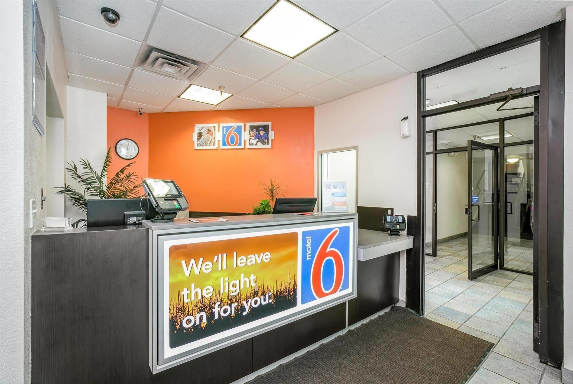 Motel 6 Minneapolis Airport - Mall Of America Exterior photo
